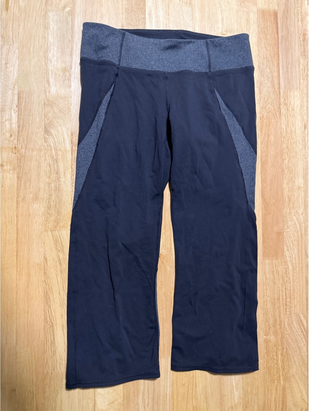 Athleta Women’s Black Gray Colorblock Capri Leggings Size Medium